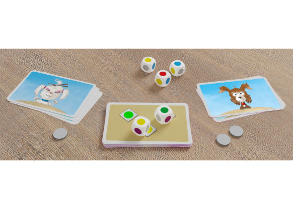 Zet Dobbelbeker - Woef Woef van Haba Spellen op: dierenkaarten (waaronder een vrolijke geit en hond), gekleurde dobbelstenen, witte lopers en dichte kaarten op licht hout - perfect voor fans van een leuk hondenspel!.