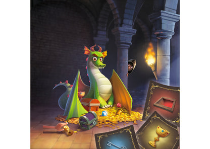Dragonella van Haba Spellen: In een schemerige stenen kerker zit de vriendelijke groene draak Dragonella op goud en speelgoed. Een kind met een schild gluurt rond een pilaar terwijl kaarten een sleutel, bokaal en rode edelsteen onthullen - een magische scène uit dit betoverende bordspel.